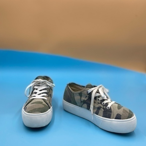 Steve Madden Platform Sneakers - Picture 2 of 8